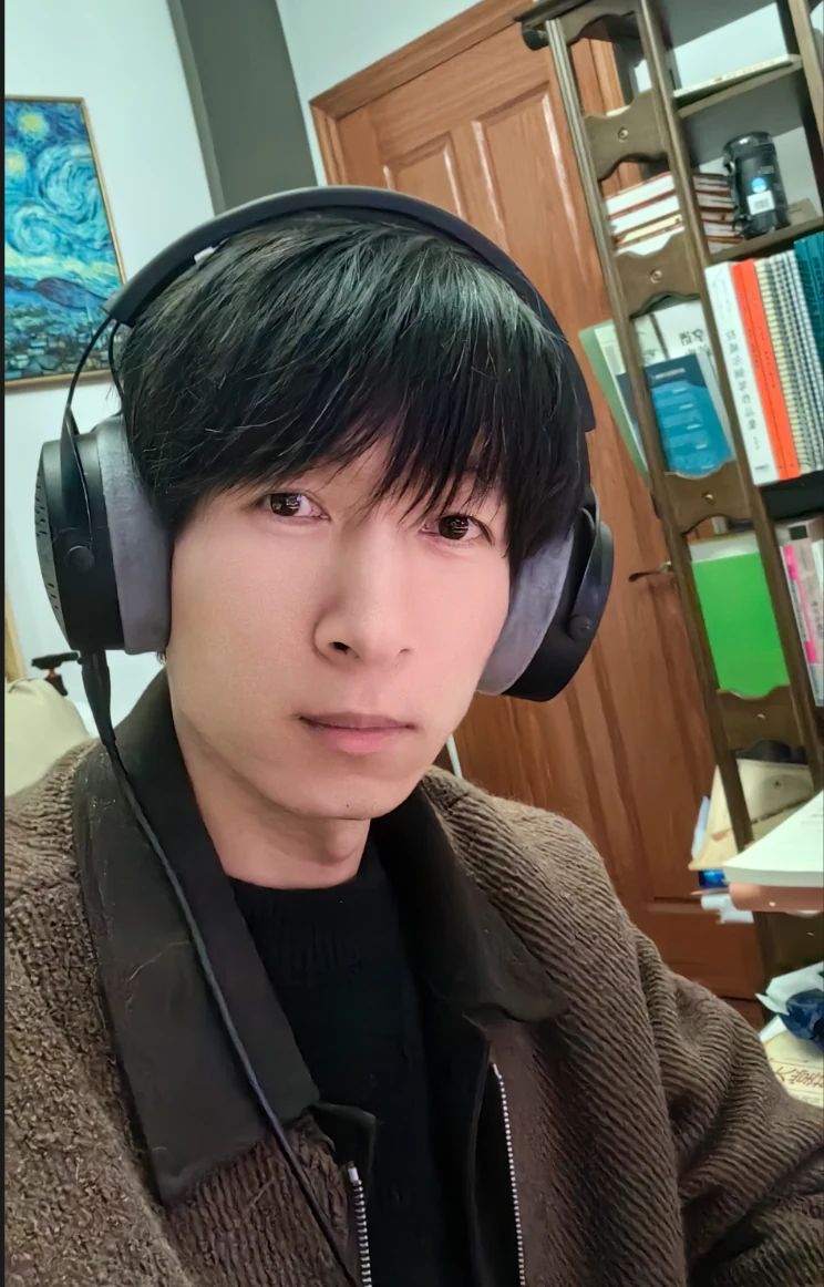 卿羽人物图